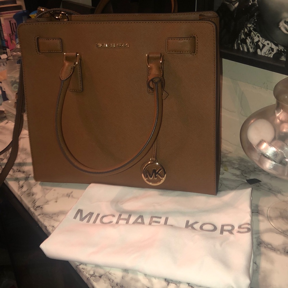 Michael Kors Dillon Tote purse